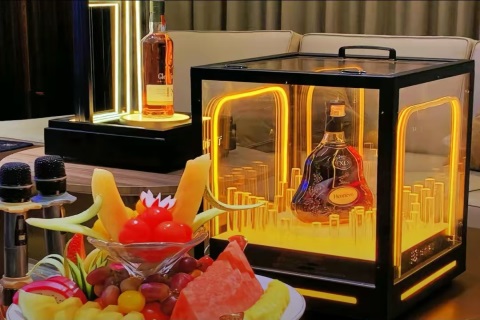 吕梁高端商务KTV招聘服务员,薪资日结还提供食宿